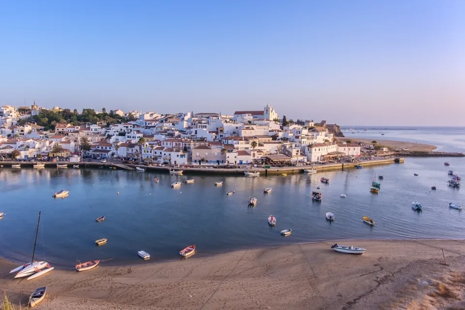 Páginas do website da Freguesia de Ferragudo